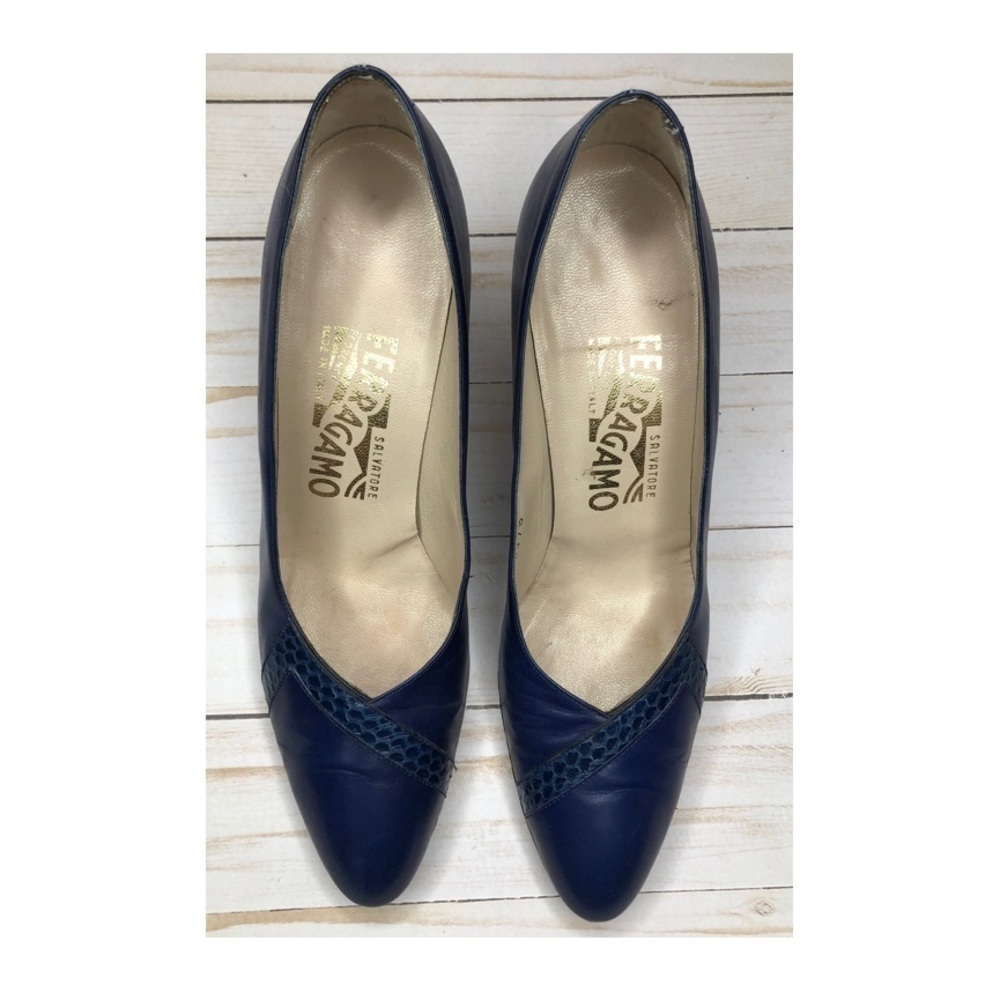 Salvatore Ferragamo Vintage Blue Snake Print Pumps Heels Sz 7.5AAA - Picture 5 of 16